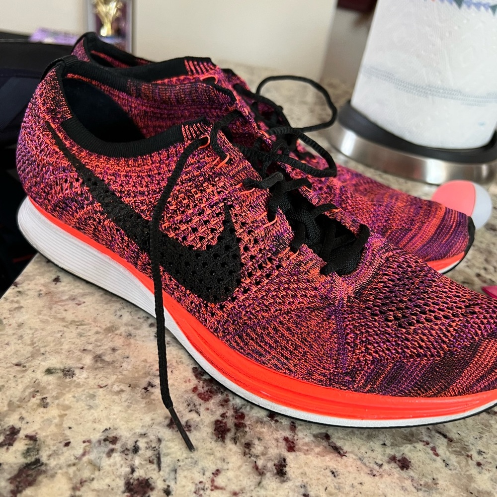 Men’s Nike flyknit racer size 12